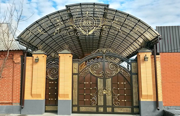 Купить или заказать ворота для дома с навесом - стильные и надежные решения для вашего участка в Кыштыме от 42703 руб | ВоротМастер-Кшт